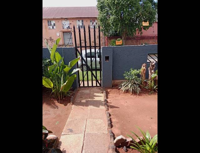 1 BEDROOM HOUSE FOR SALE IN VREDEDORP
